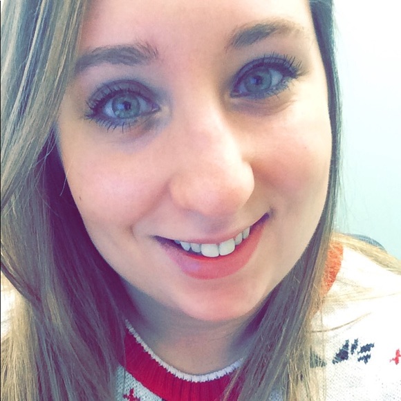 Meet your Posher, Lyndsay - Picture 2 of 2